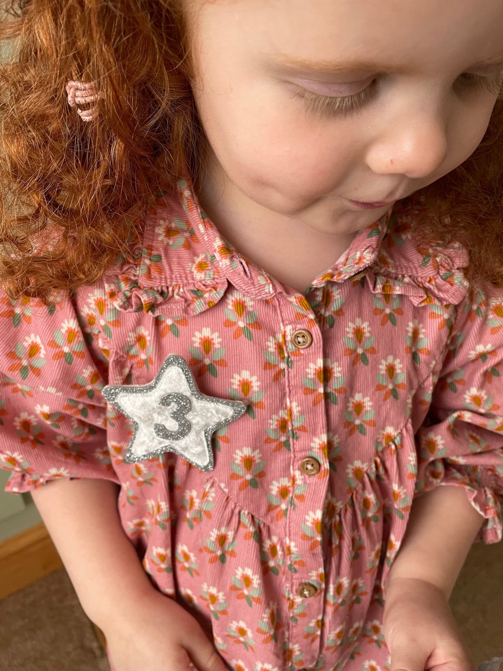 Silver or Gold Birthday Badges|glitter birthday badge|star birthday badge|personalised birthday badge|Children birthday badges