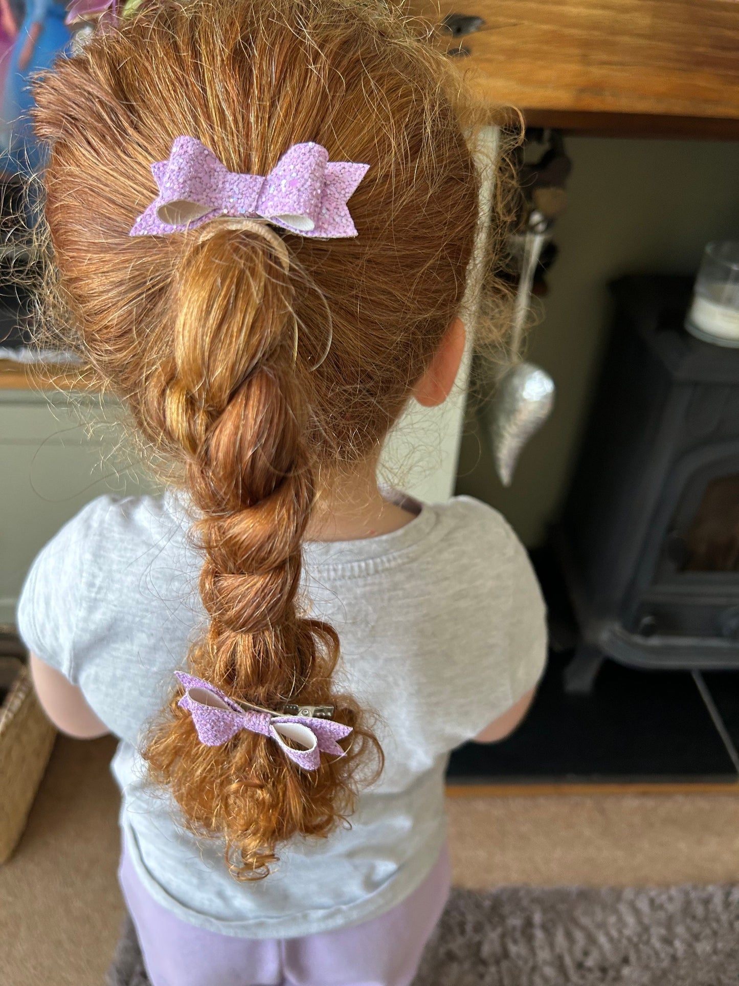A pair of lilac frost glitter bows ideal as a gift or stocking filler.