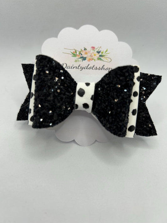 Dalmatian and black glitter bow, ideal for Halloween, or to go in a Christmas Eve box/stocking filler.